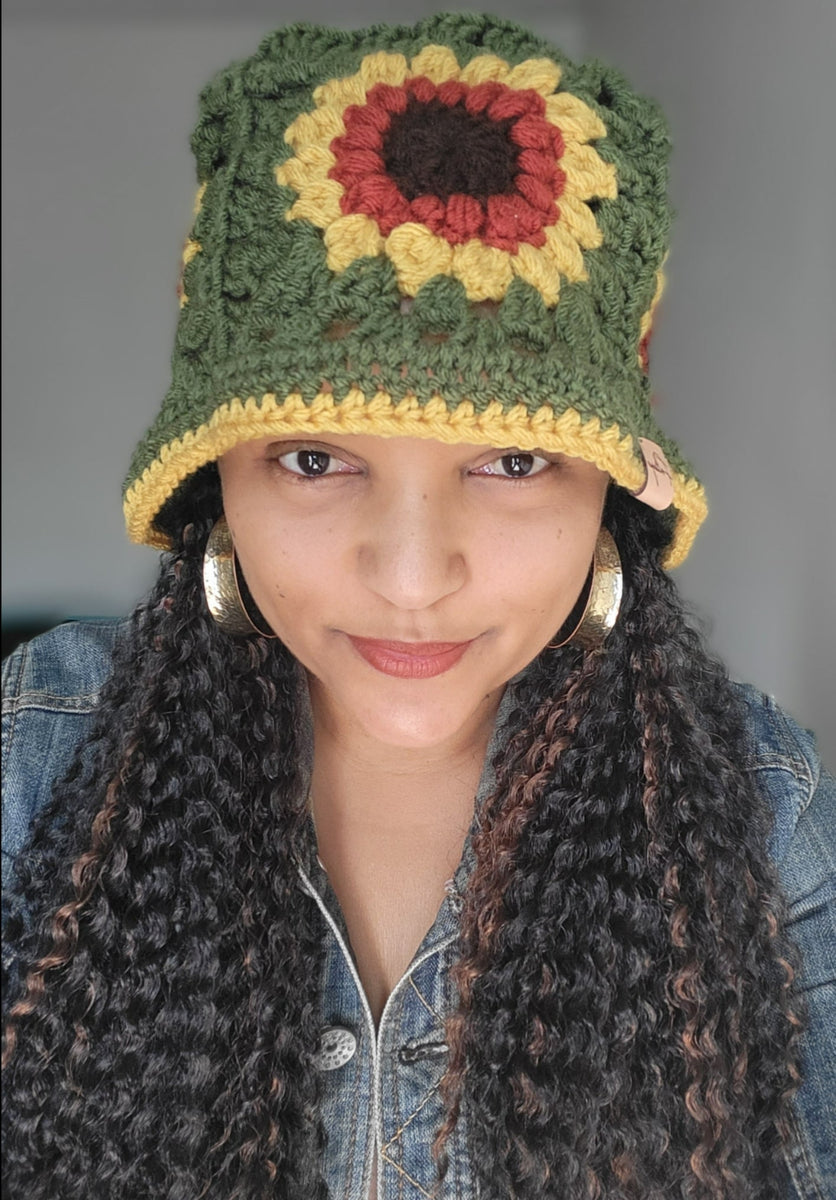 Crochet Sunflower Bucket Hat – Foliage display picture 1